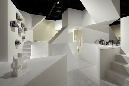 サムネイル:大阪・南港ATCで行われている建築展「U-30 Under 30 Architects exhibition 2011」の会場写真