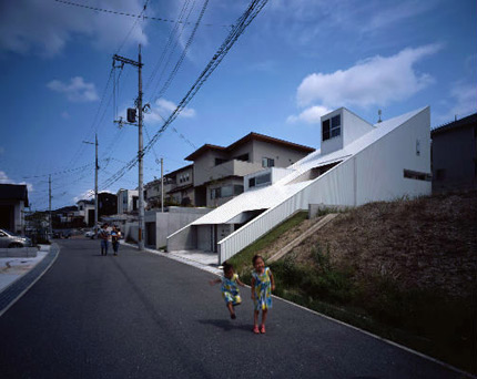 サムネイル:岸本貴信 / CONTAINER DESIGNによる大阪の住宅「階段の家」