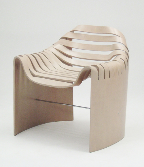 サムネイル:成瀬・猪熊建築設計事務所による成形合板の椅子