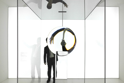 サムネイル:吉岡徳仁のアートディレクションによるチューリッヒでの展覧会「Cartier Time Art」