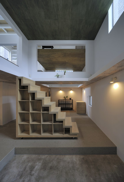 サムネイル:篠崎弘之建築設計事務所による東京都目黒区の住宅「House T」