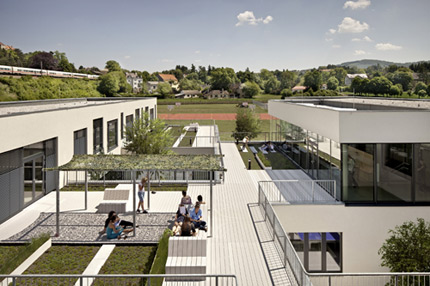 サムネイル:シブカワ・エダーアーキテクツによるオーストリア・ノイレンバッハの「ノイレングバッハ高校」