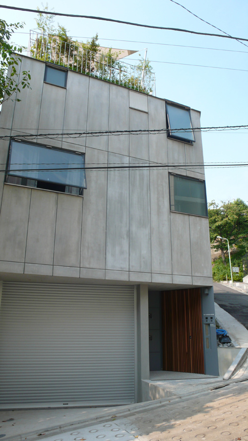 サムネイル:芦沢啓治建築設計事務所による住宅