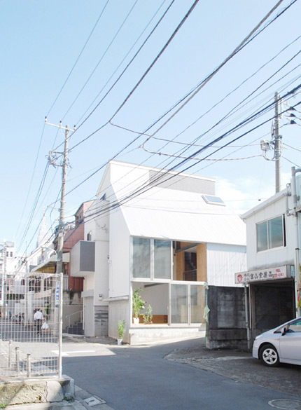 サムネイル:能作淳平 / 能作淳平建築設計事務所による東京の住宅「新宿の小さな家」