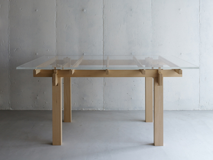 サムネイル:成島大輔 / 成島建築設計によるテーブル「torii」