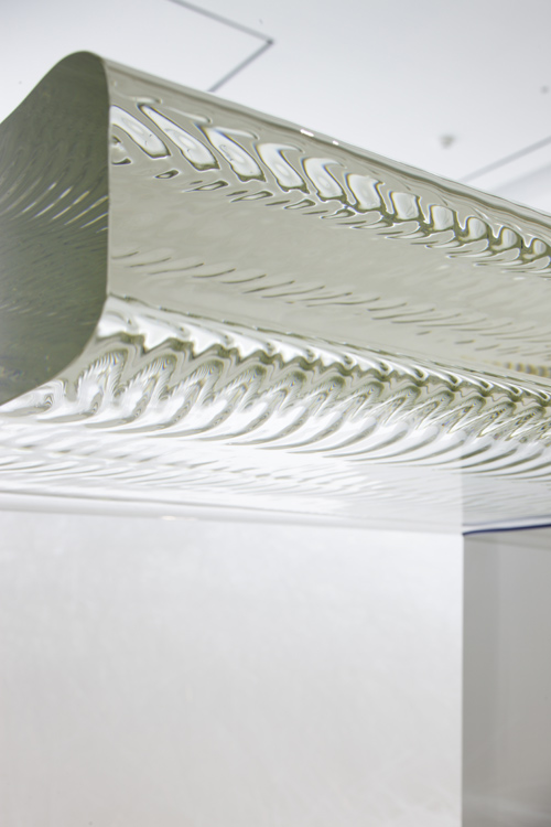 吉岡徳仁による