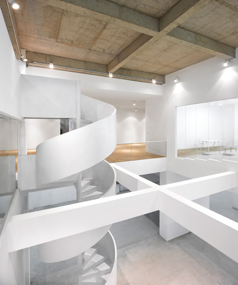 サムネイル:Nie Yong + 堤由匡 / 堤由匡建築設計工作室による中国北京市の「大興の工場コンバージョン」