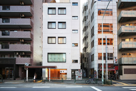 サムネイル:ツバメアーキテクツによる東京都目黒区中目黒の店舗「旬八青果店2号店」