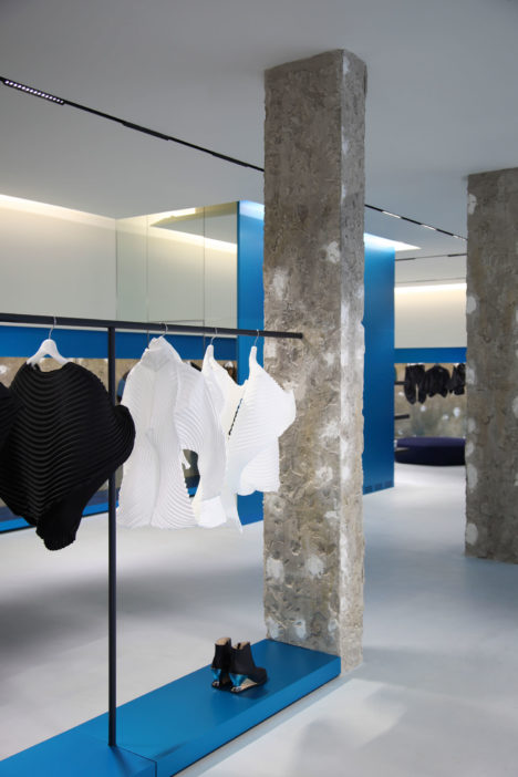 サムネイル:吉岡徳仁によるロンドンのイッセイミヤケのフラッグシップストア「ISSEY MIYAKE London flagship store」