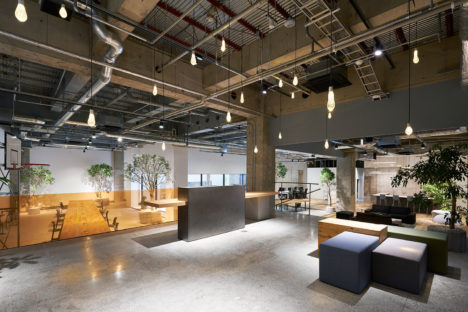 サムネイル:トラフ建築設計事務所による、クリエイティブエージェンシーAKQAの東京オフィス「AKQA Tokyo Office」