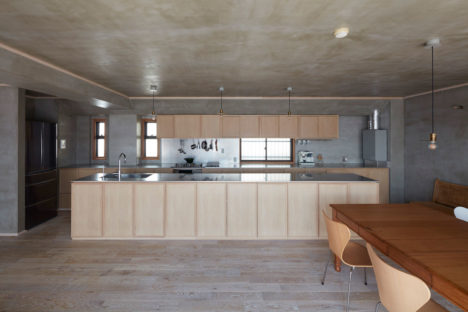 サムネイル:谷尻誠+吉田愛 / SUPPOSE DESIGN OFFICEによる、神奈川の「逗子の家」