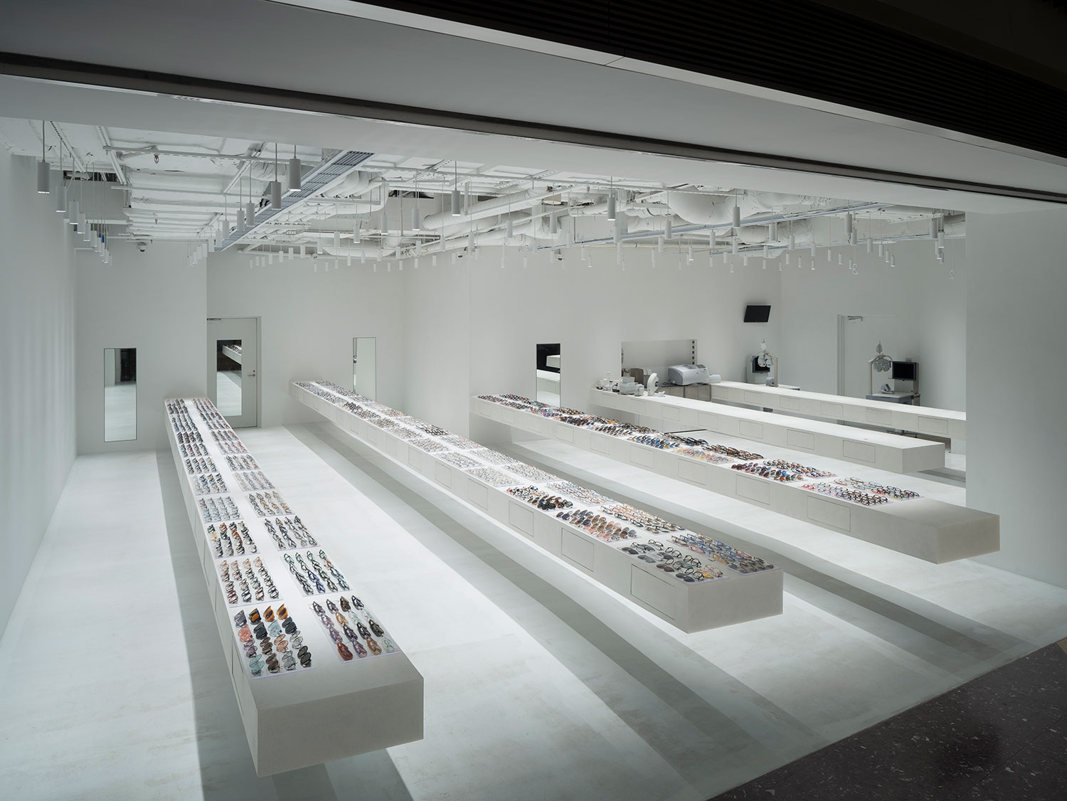 石上純也による、中国・上海のJINSメガネ店舗「JINS SWFC Shop(JINS
