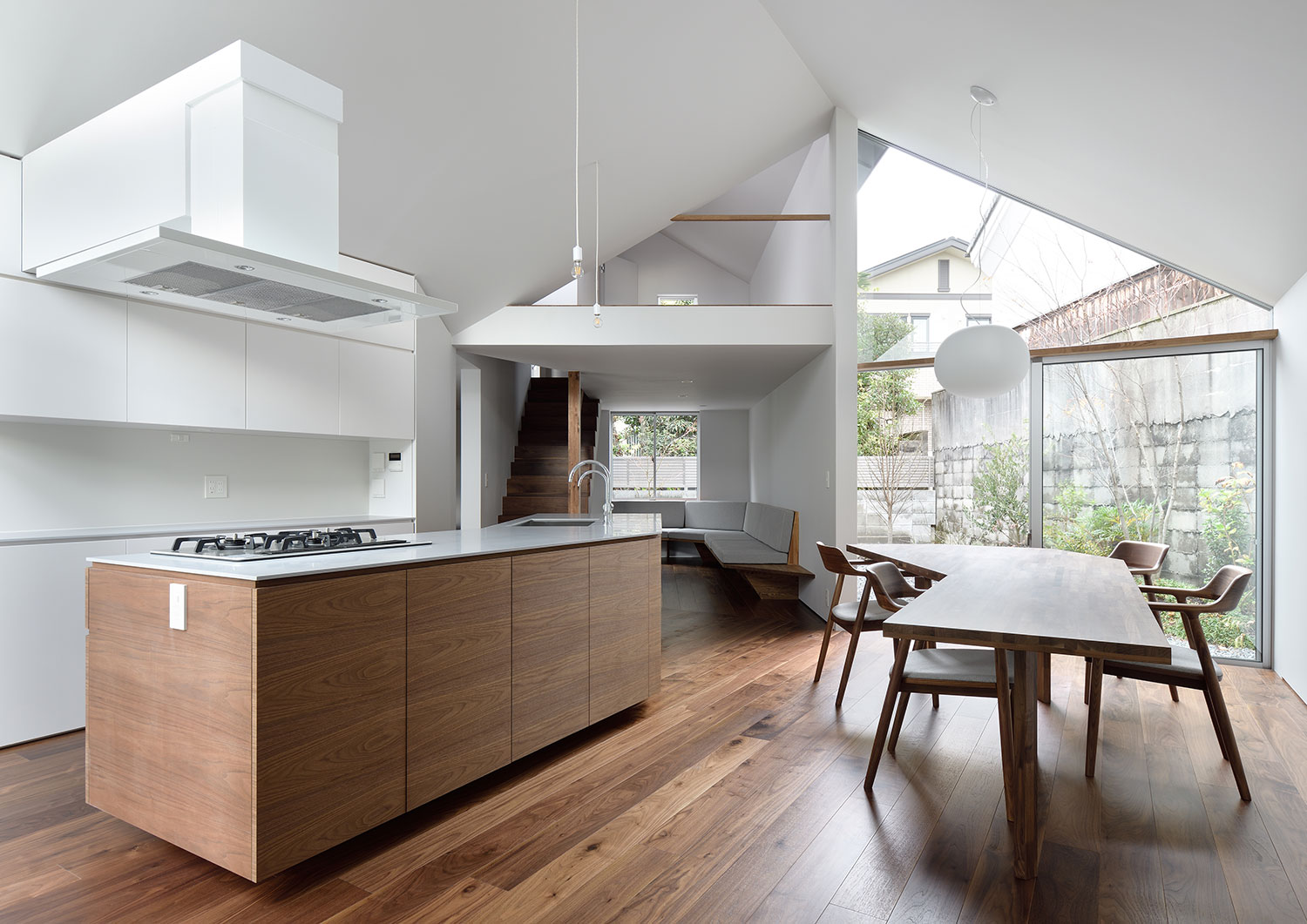 000-gabel-roof-house-
