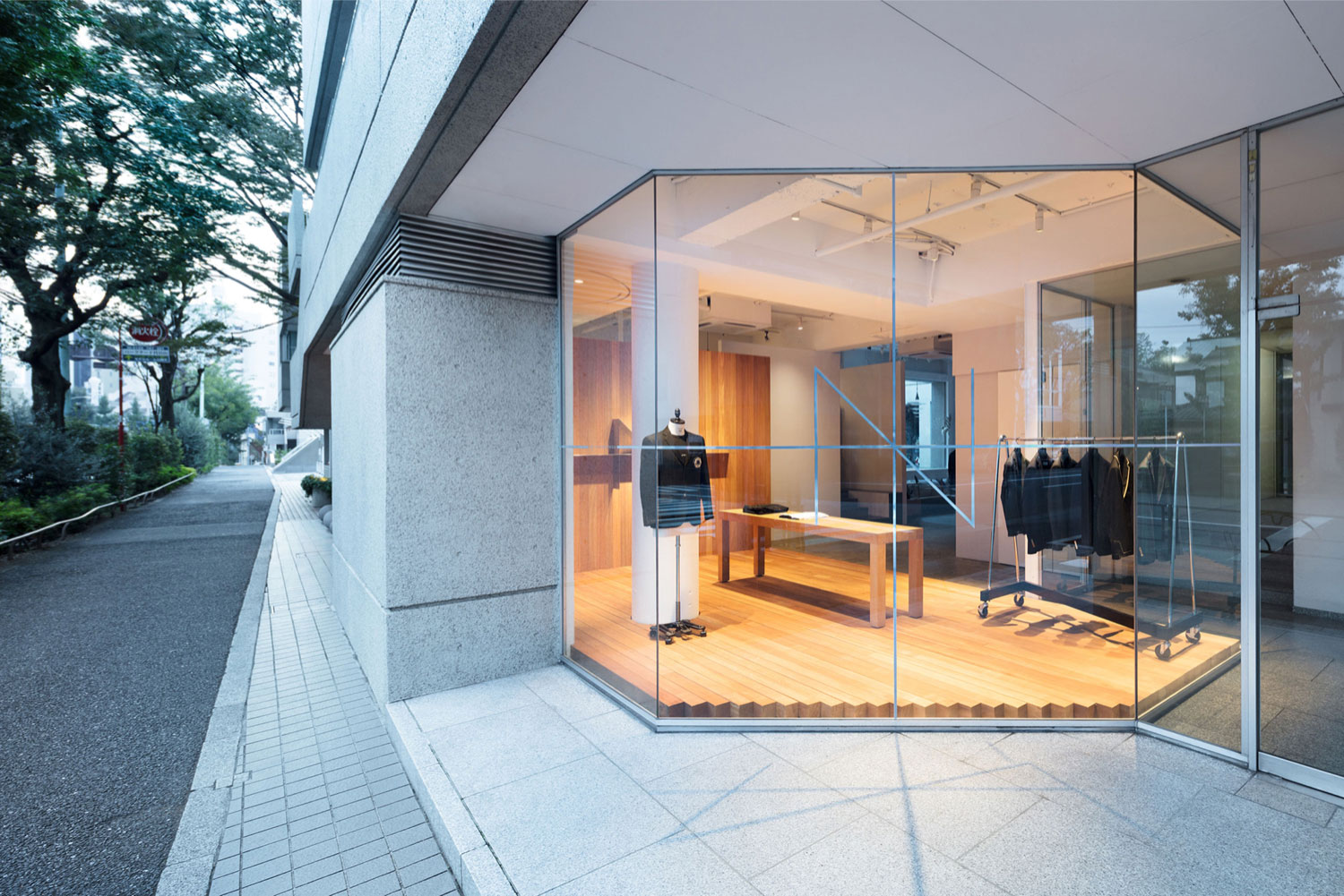 佐藤可士和 / SAMURAIによる、東京・渋谷区猿楽町の店舗「NAOKI