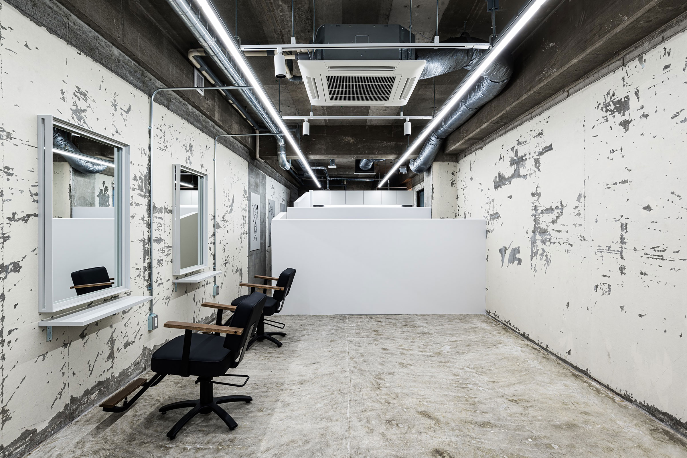 齋藤慶和＋中尾彰宏 / STUDIO MOVEによる、大阪・八尾市の美容室「hair