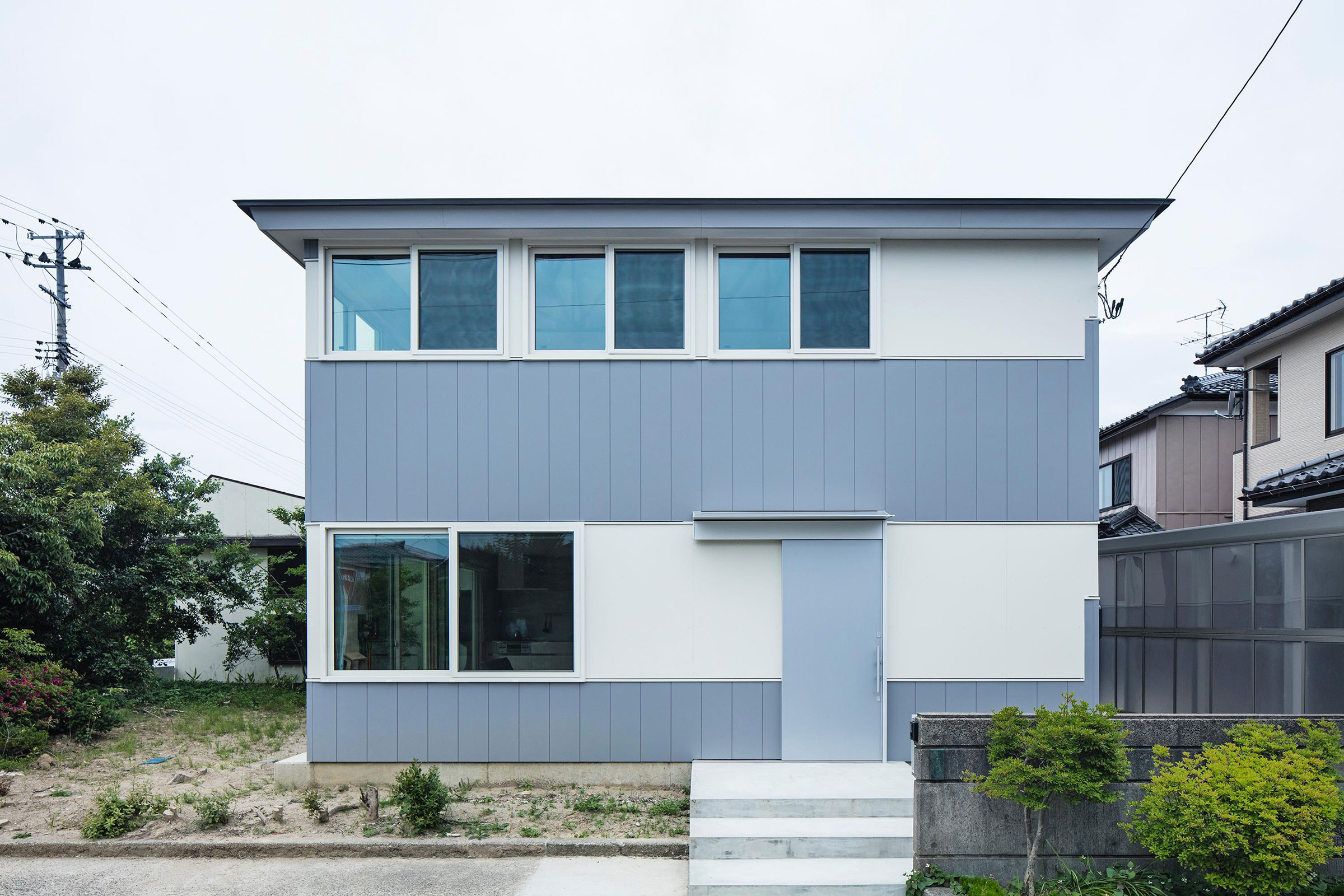 藤田雄介 / Camp Design inc.による、北陸の、既存軽量鉄骨プレハブ 藤田雄介 / Camp Design inc.による、北陸の、既存軽量鉄骨プレハブ