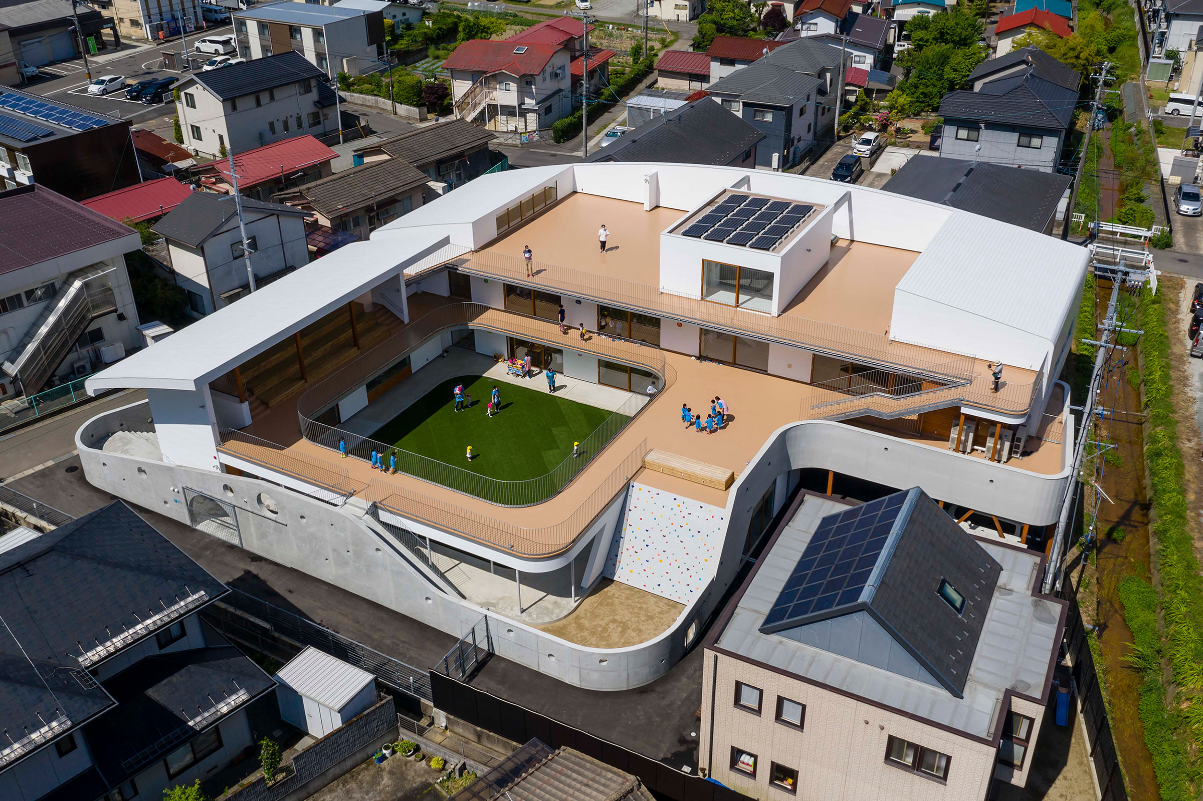 相坂研介設計アトリエによる、福島県福島市の「てぞーろ保育園
