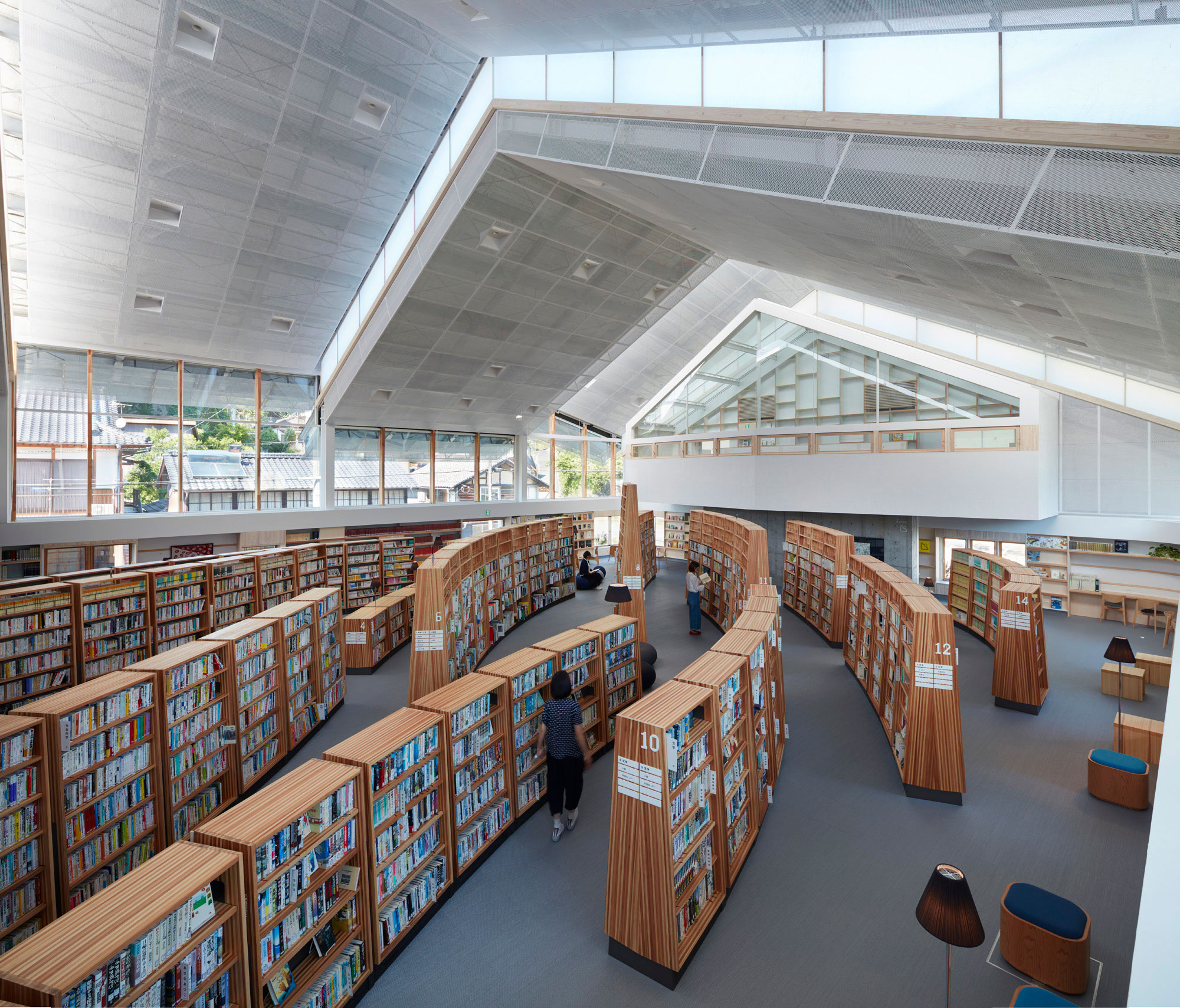 塩塚隆生アトリエによる、大分・竹田市の「竹田市立図書館