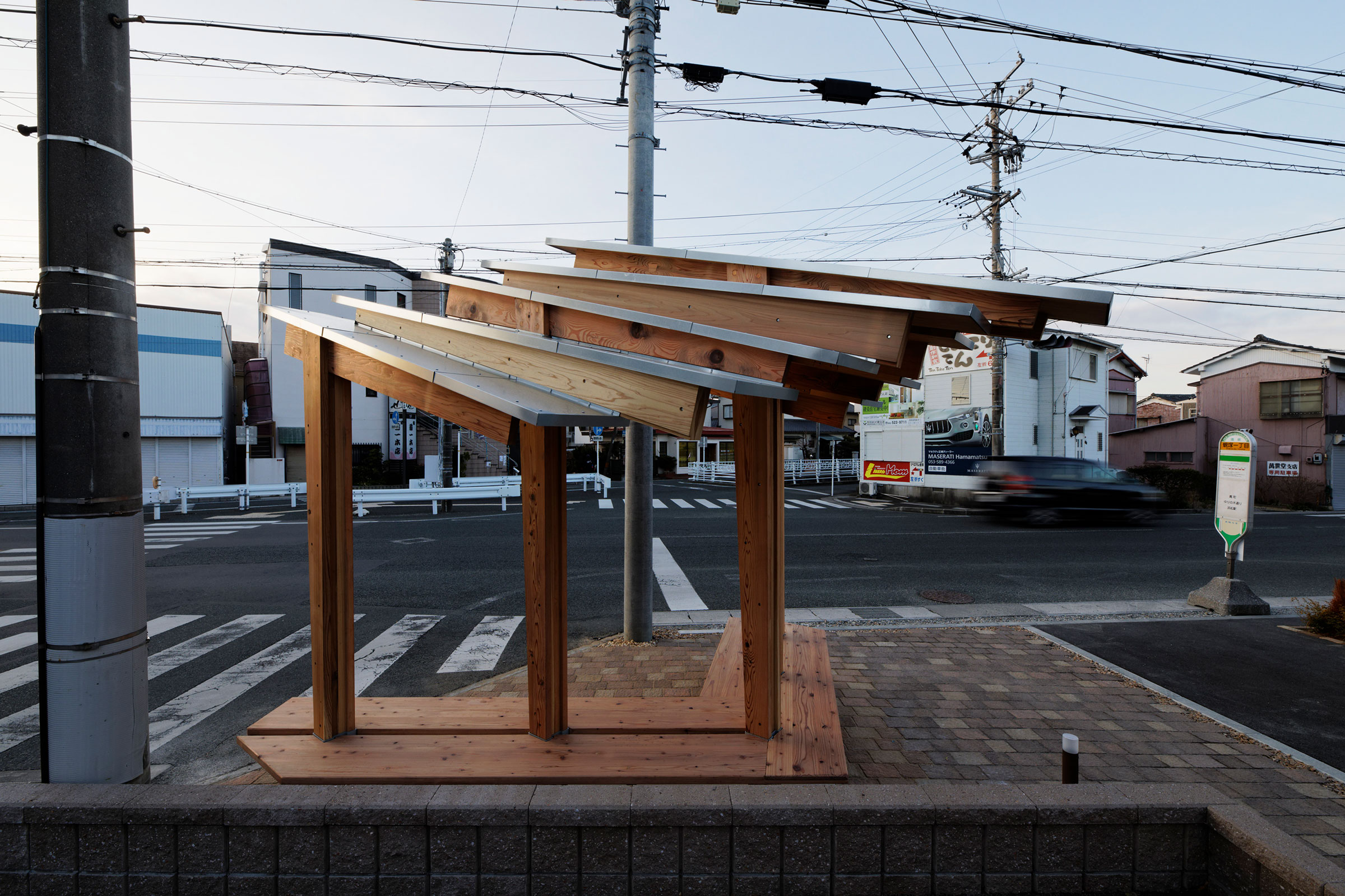 VUILDによる、静岡・浜松市の「浜松のバス停」 | architecturephoto.net
