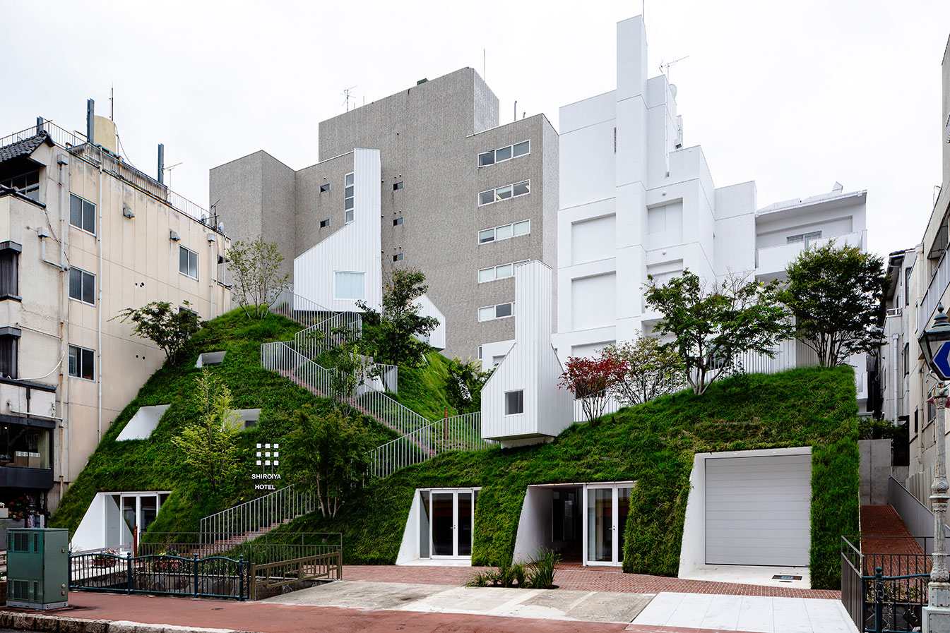 藤本壮介による、群馬・前橋市の宿泊施設「白井屋ホテル」。新築の
