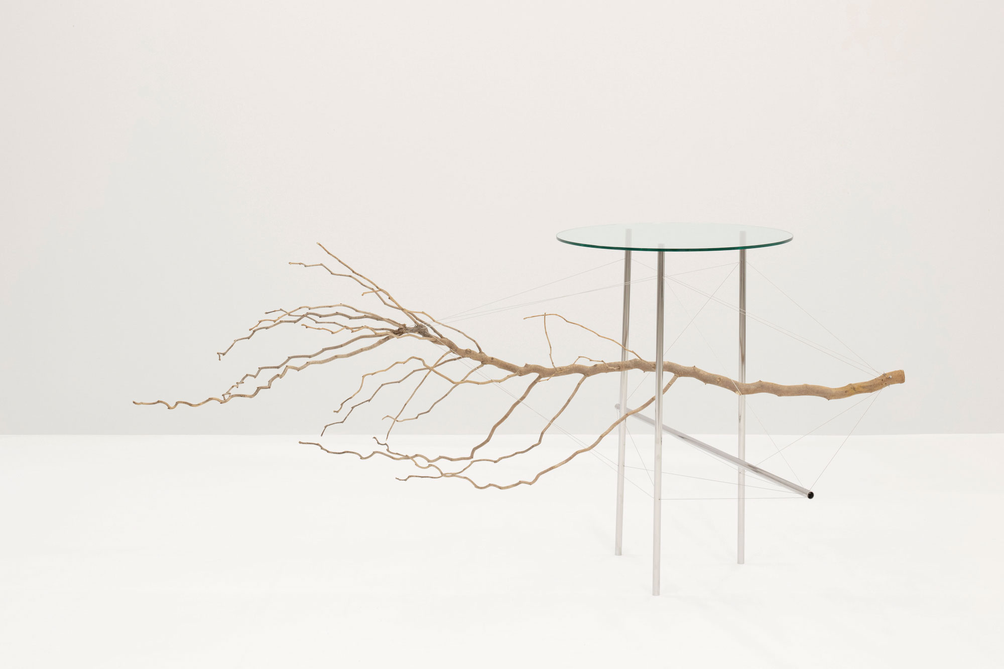 元木大輔 / DDAA LABによる、テーブル「Strange Tensegrity Table 3 