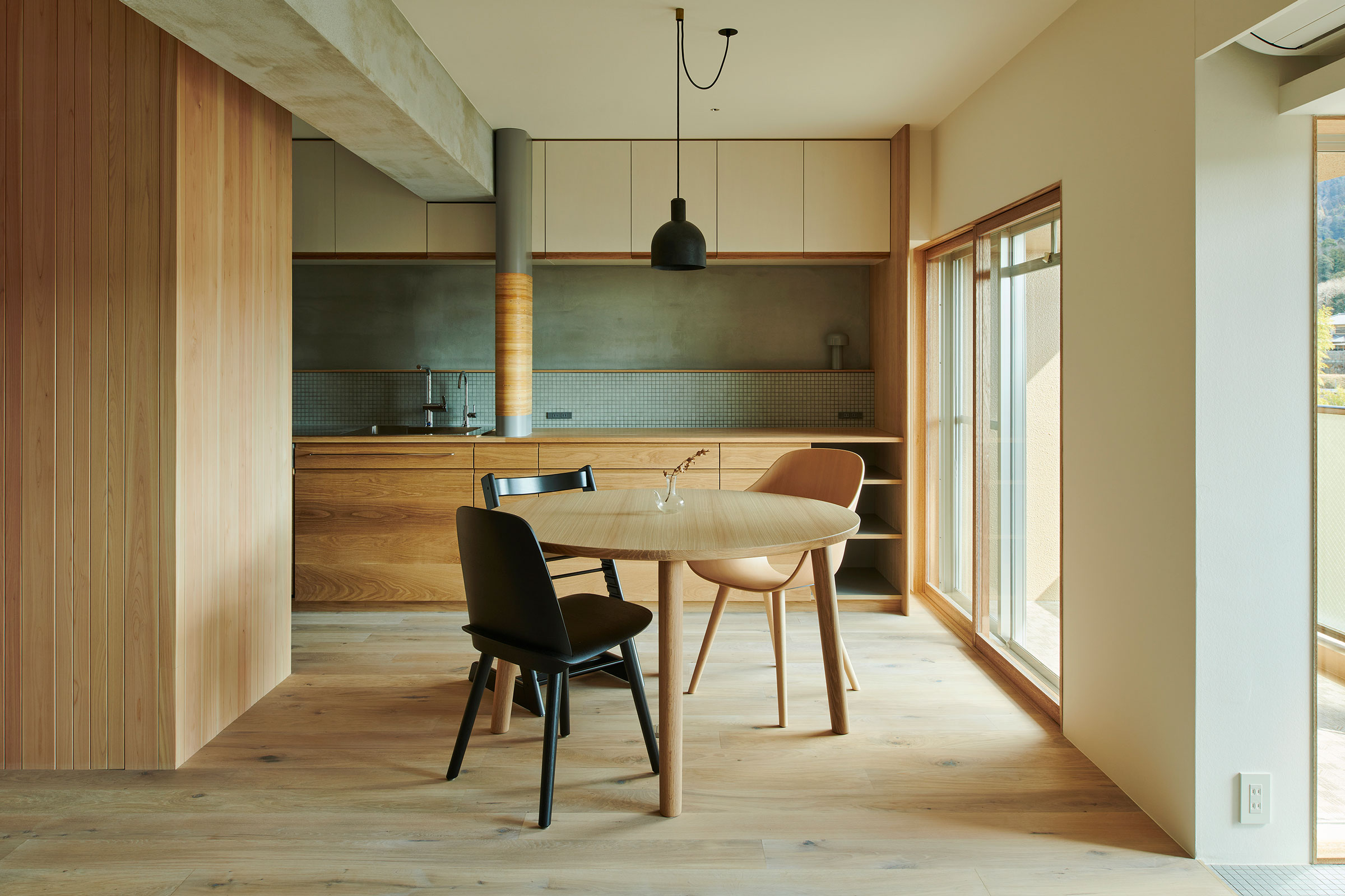 今津康夫 / ninkipen!による、奈良市の、集合住宅の一住戸の