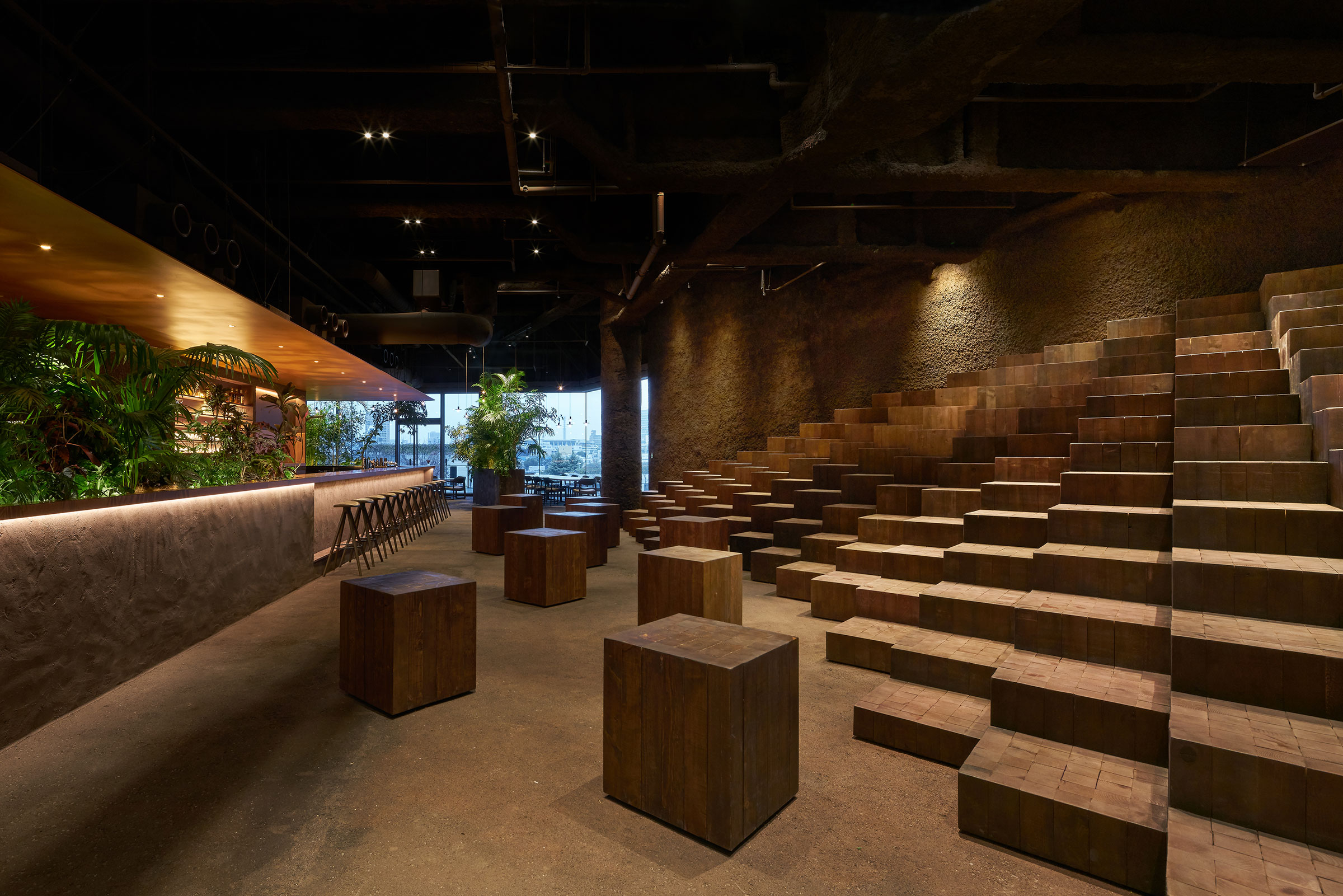 Atelier Tsuyoshi Tane Architectsによる、東京・神宮前の飲食店「GYRE