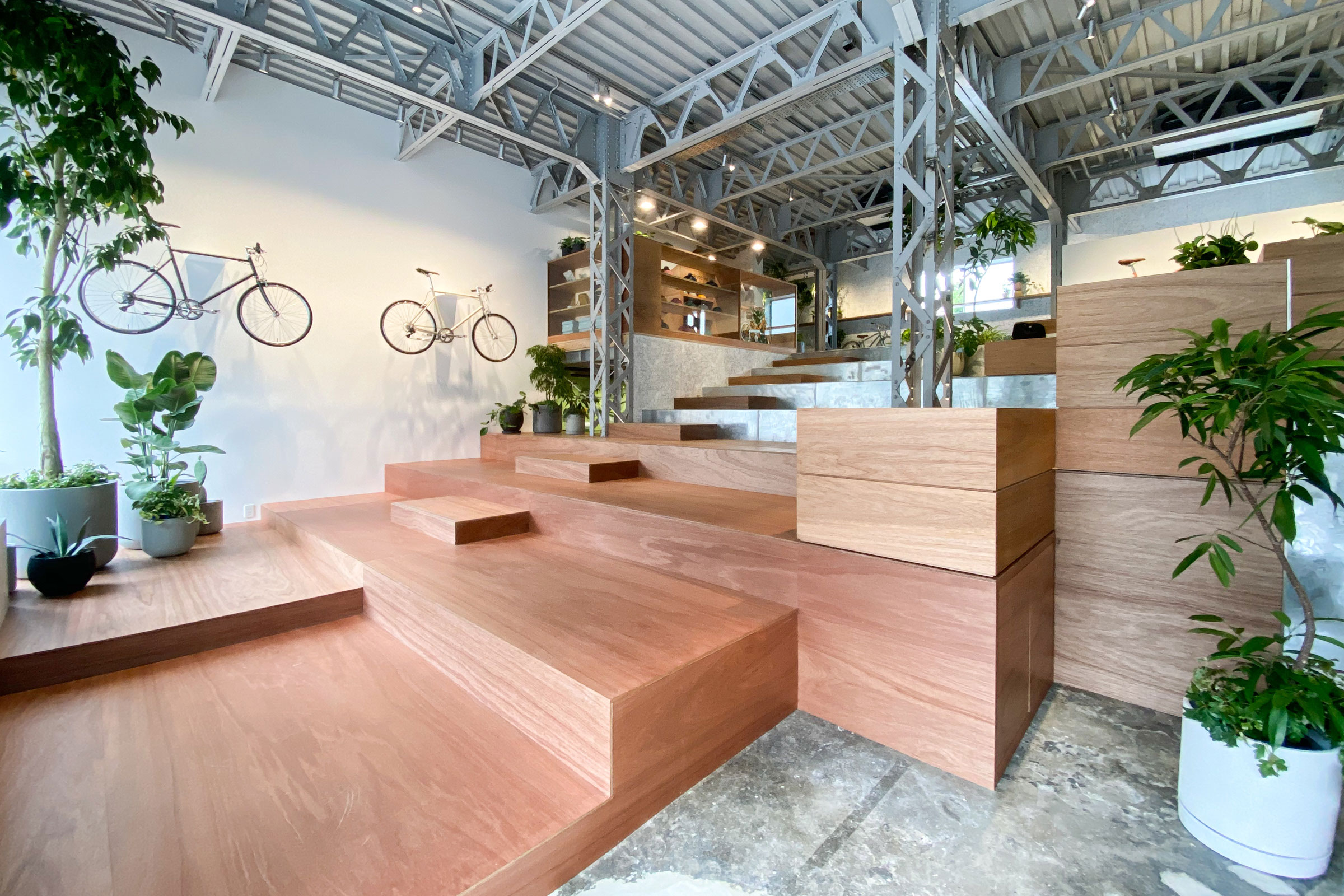 トラフ建築設計事務所による、東京・清澄白河の、トーキョーバイクの