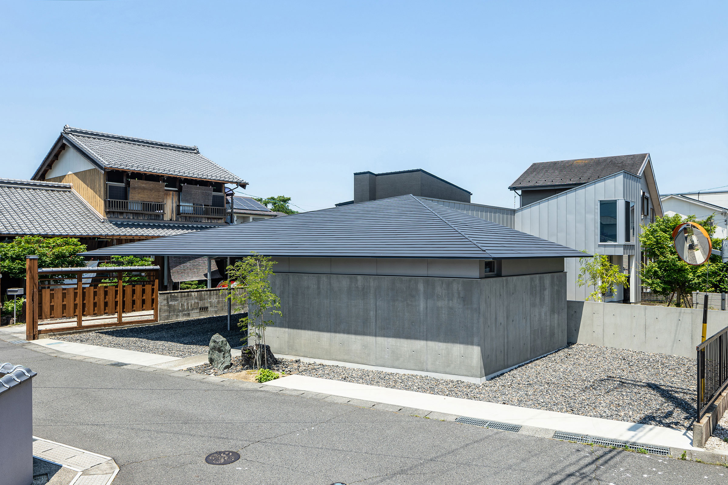 浦木拓也＋浦木建築設計事務所による、三重の二世帯住宅「菰野の家
