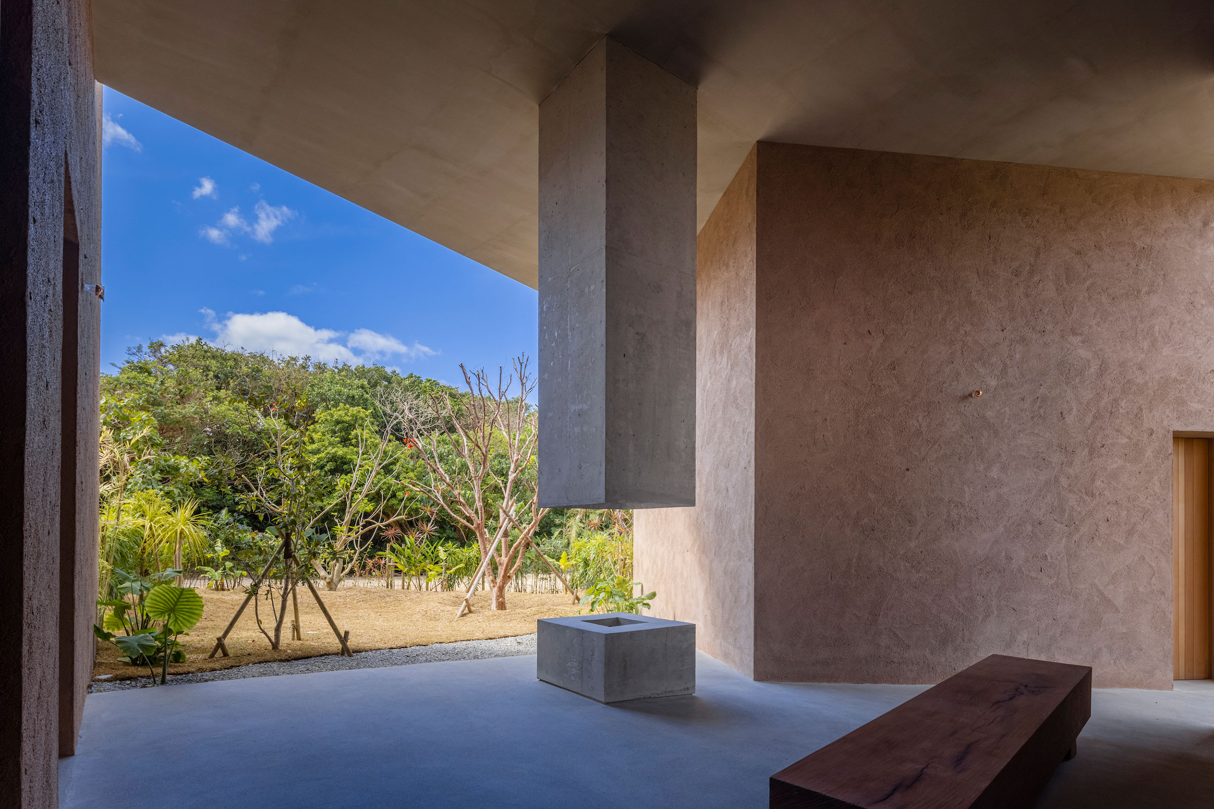 五十嵐敏恭 / STUDIO COCHI ARCHITECTSによる、沖縄・南城市の「百名の