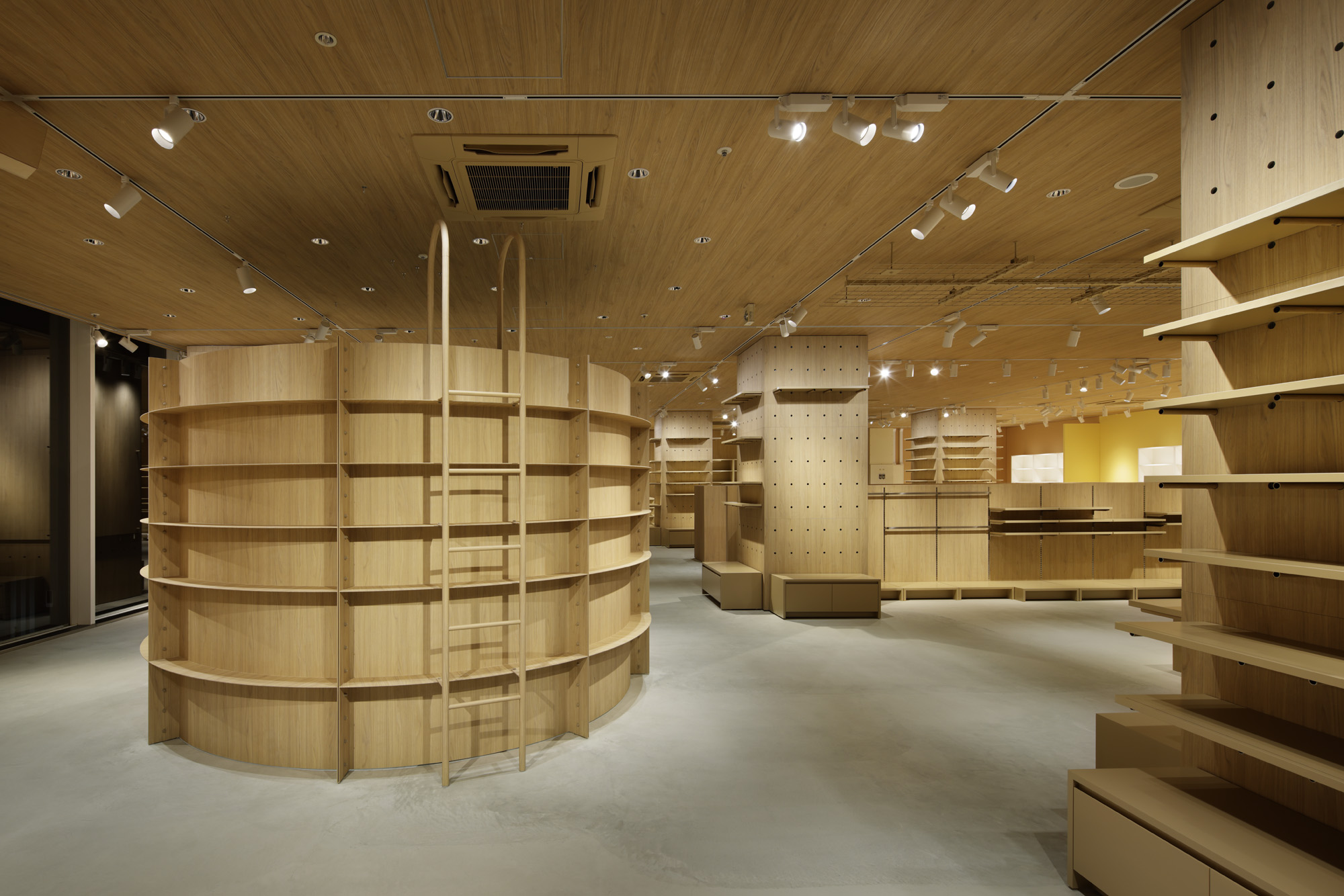 長坂常 / スキーマ建築計画による、東京・銀座の、レストラン兼