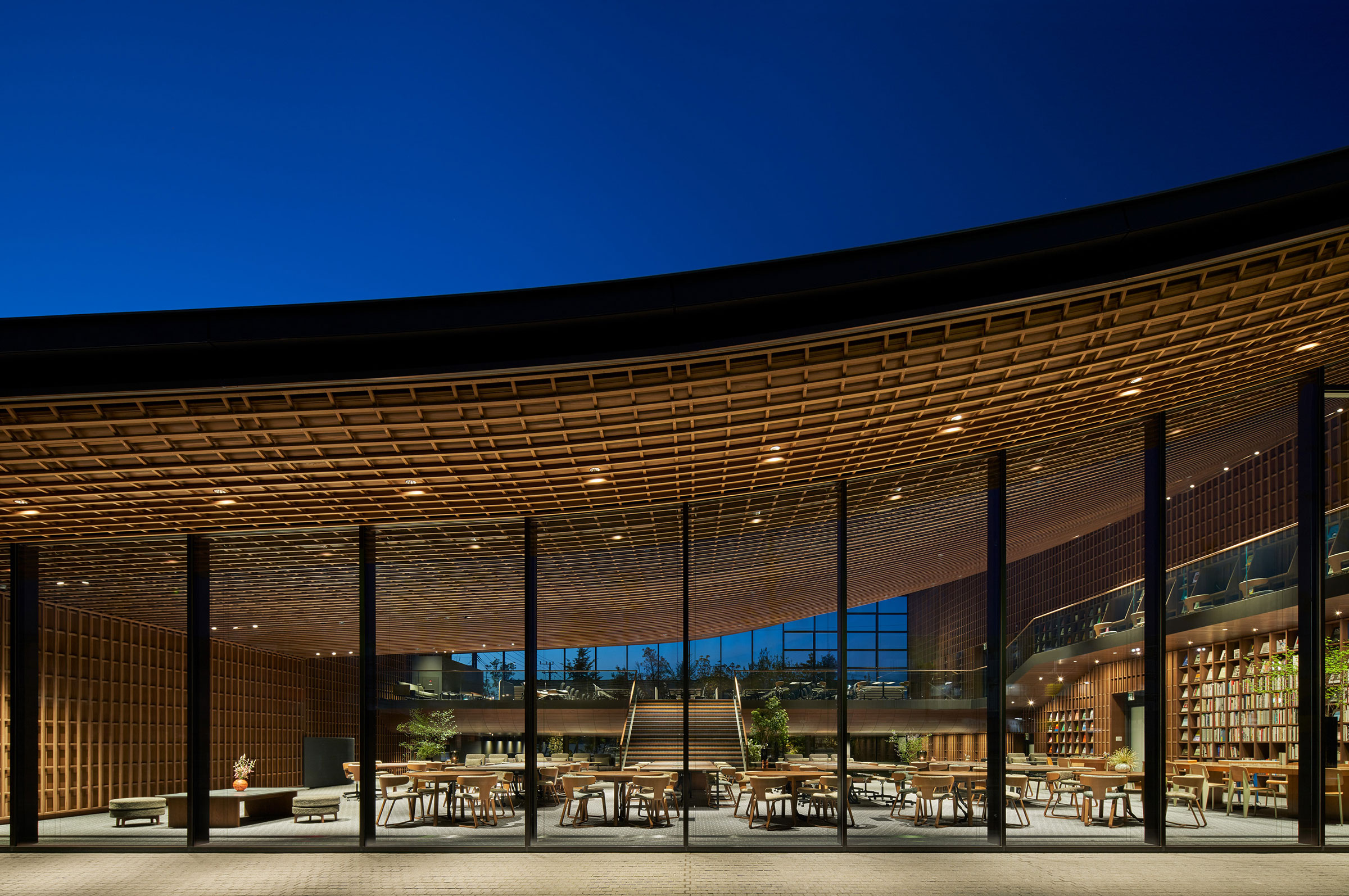 中村拓志＆NAP建築設計事務所と竹中工務店による、千葉市の「ZOZO本社