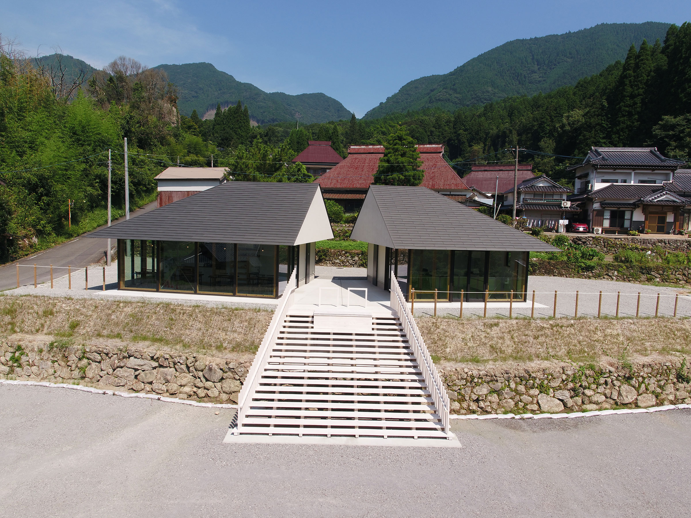 平瀬有人＋平瀬祐子 / yHa architectsによる、福岡の「東峰村 里山