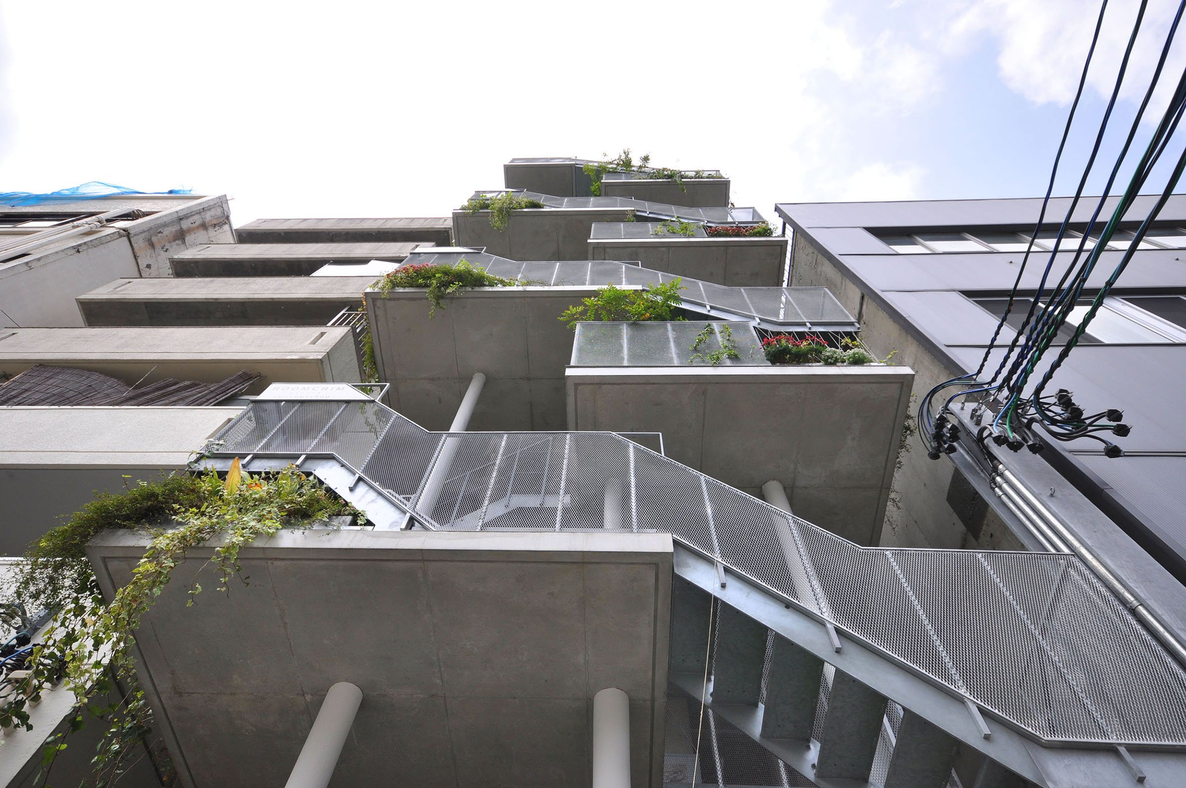 宇野享 / CAnによる、愛知・名古屋市の「HASE-BLDG.3」。市街地に建つ
