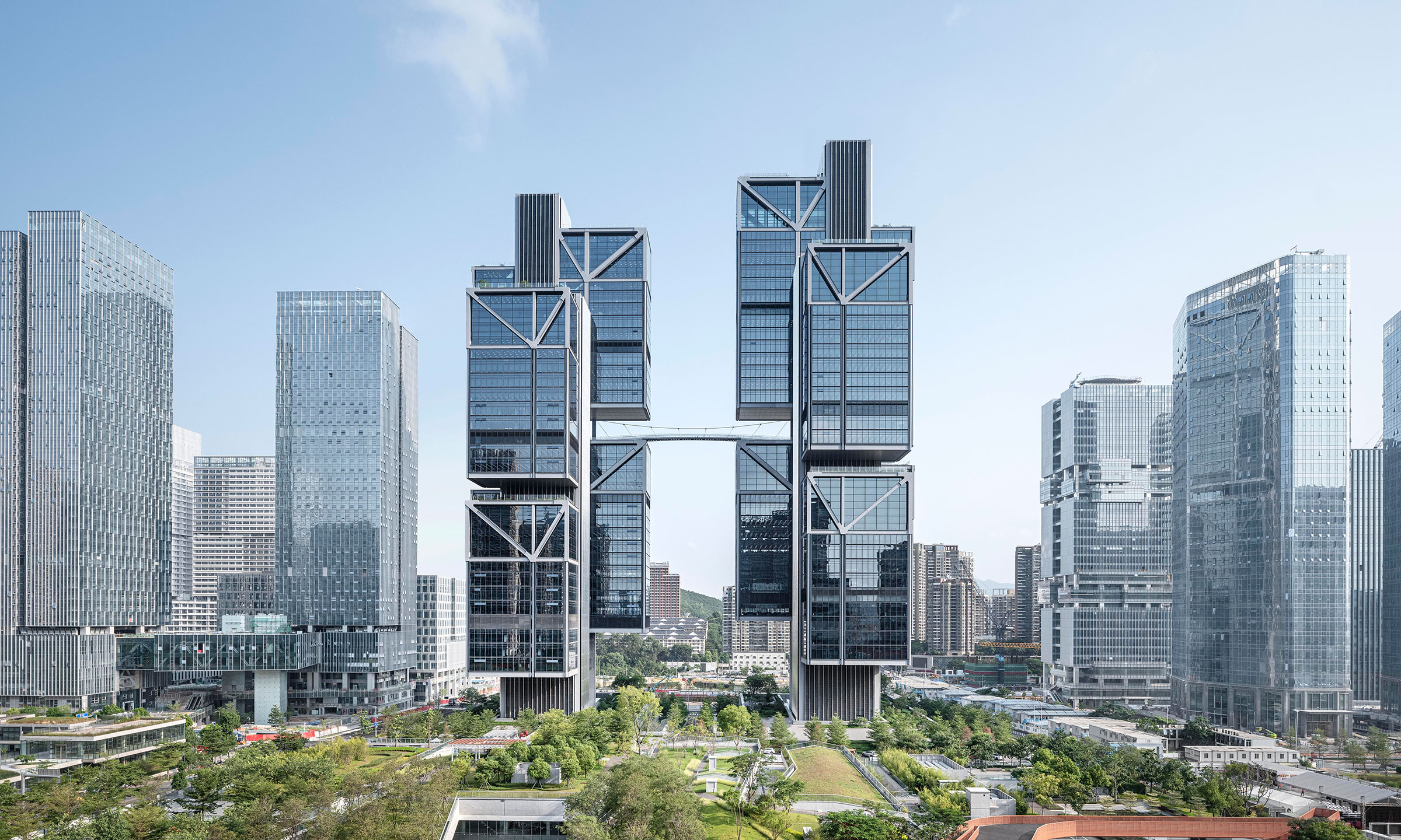 S高層ビル群＆乗り フォスター＋パートナーズによる、中国・深センの高層ビル「DJI Sky