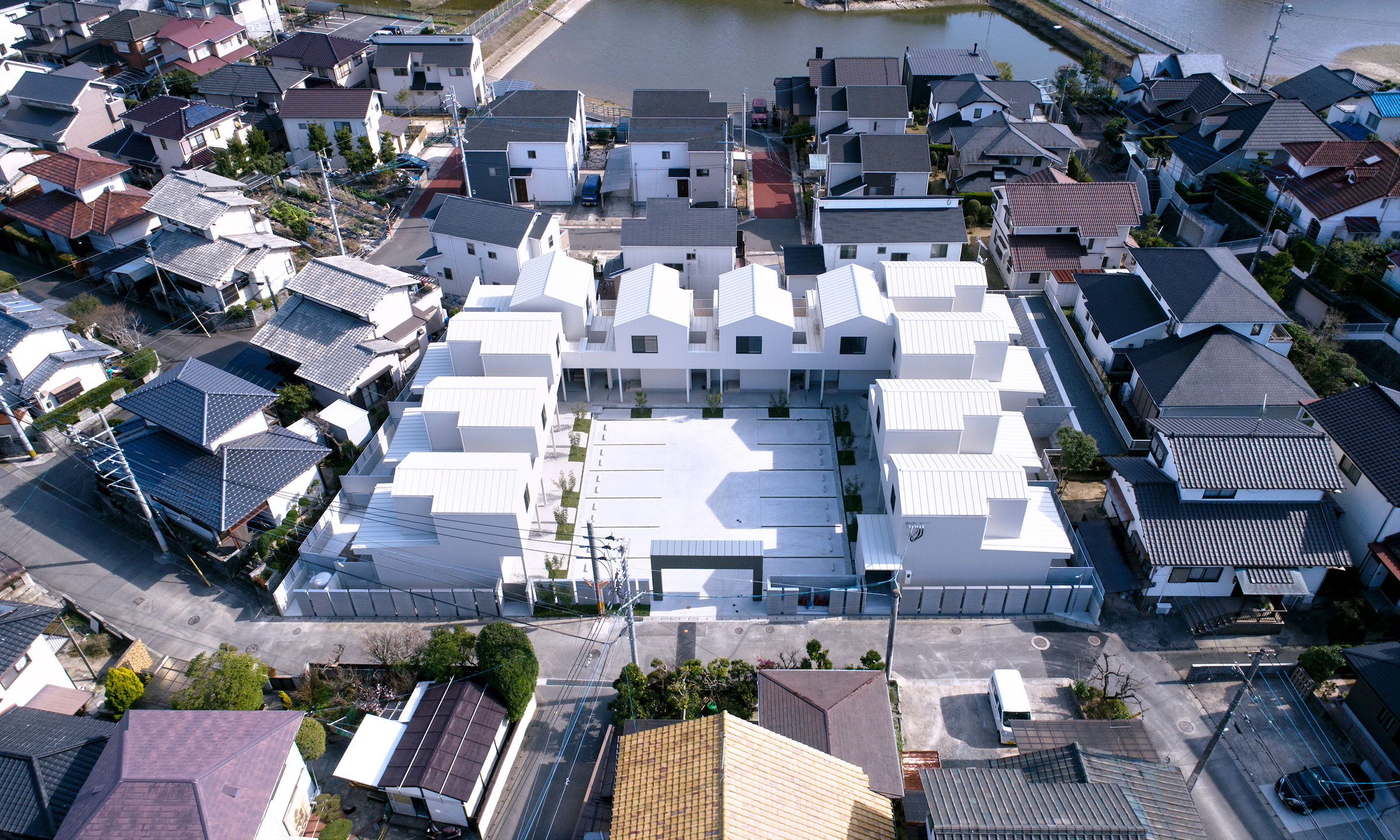 松井大佑 / Atelier komaによる、福岡市の集合住宅「mansion of nude