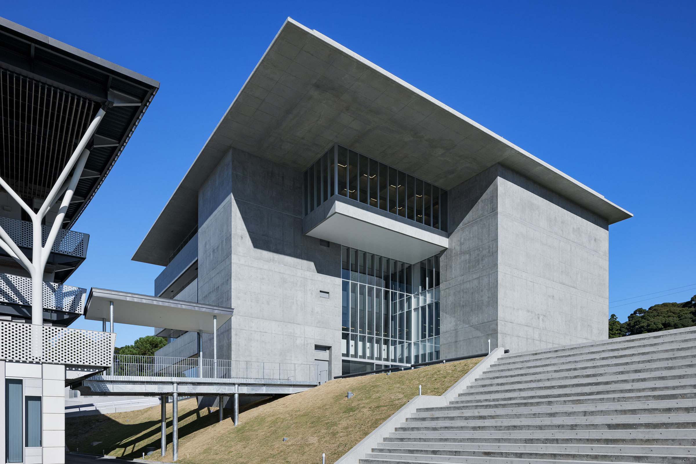 栗生明＋北川・上田総合計画と小石川建築 / 小石川土木による、静岡