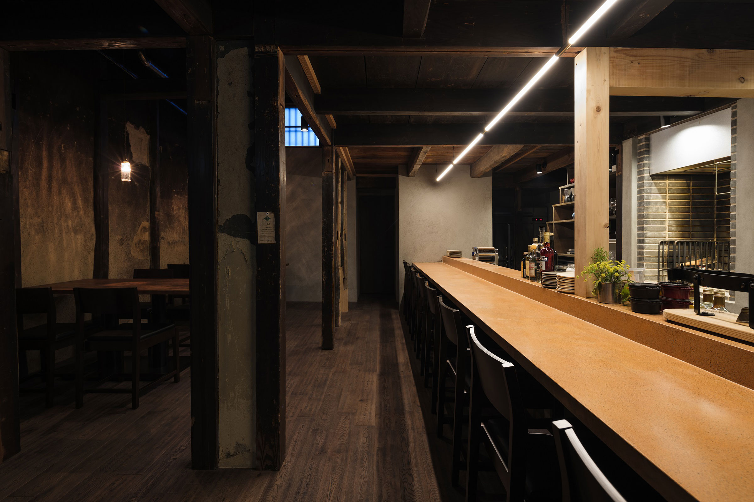 藤田時彦 / atelier umiによる、滋賀・大津市の飲食店「ciocco」。抜道