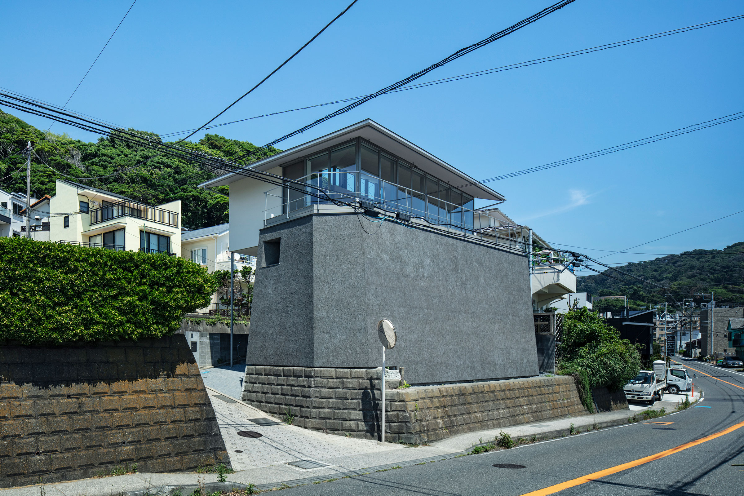 早坂直貴＋斧田裕太 / 邸宅巣箱による、神奈川・葉山町の住宅