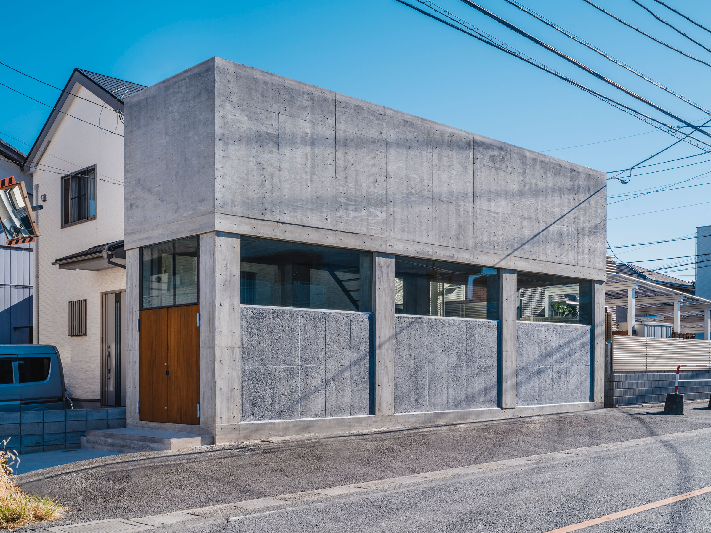 五十嵐理人 / IGArchitectsによる、埼玉の住宅「2700」。3m×16mの