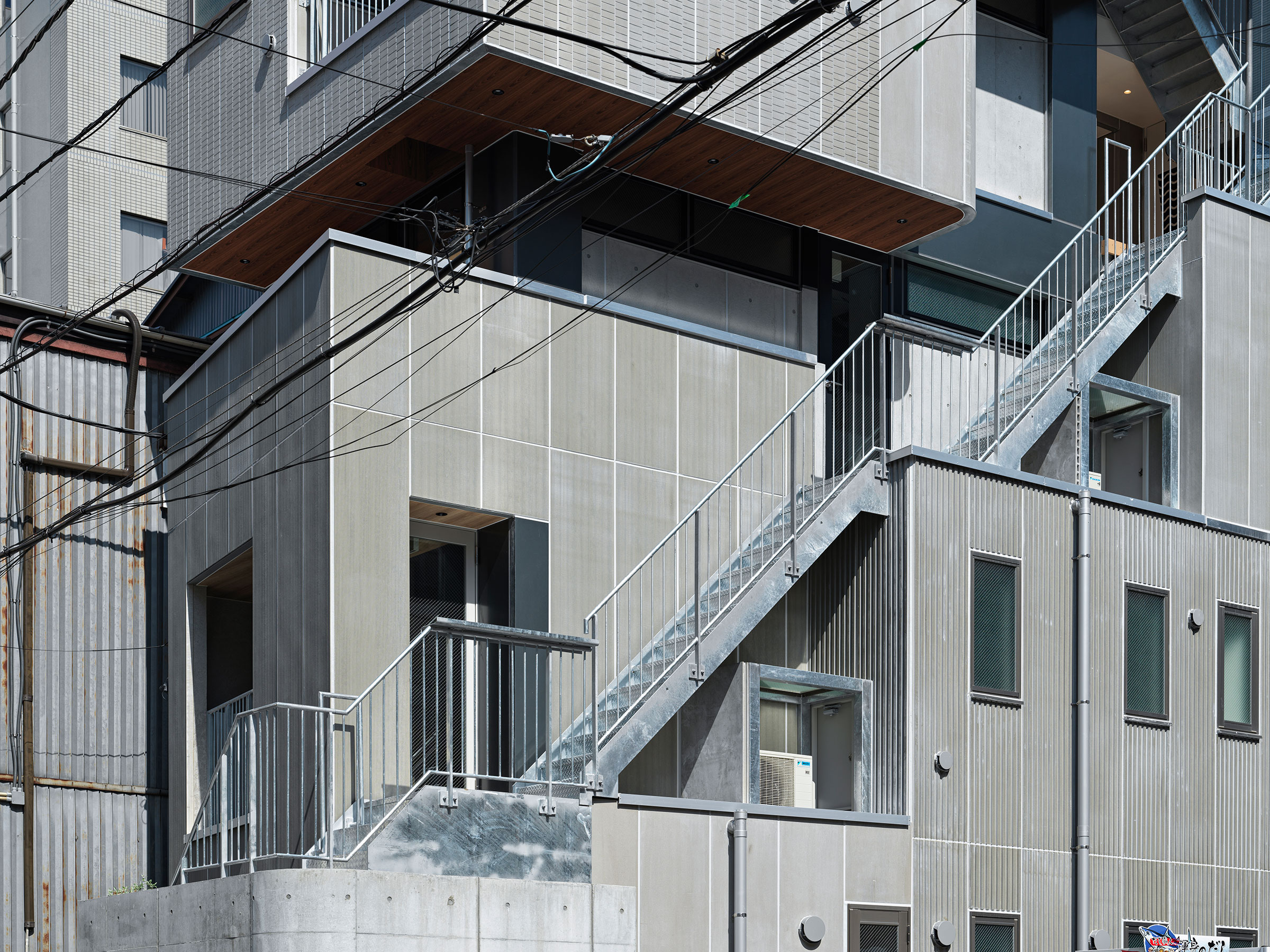 柿木佑介＋廣岡周平 / PERSIMMON HILLS architectsによる、東京・港区