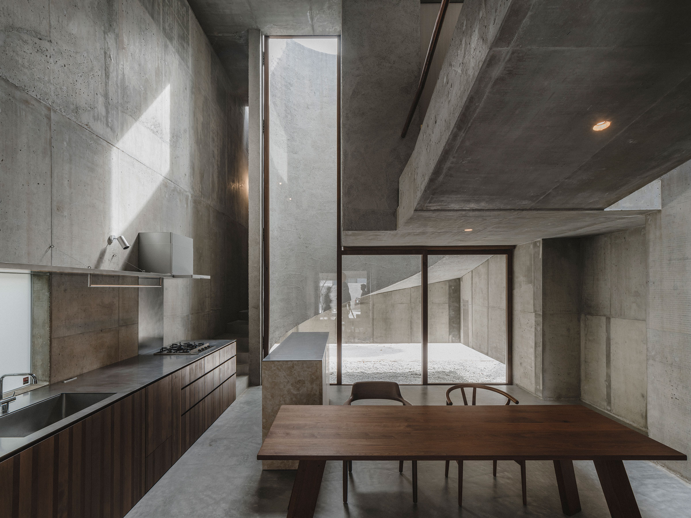 五十嵐敏恭 / STUDIO COCHI ARCHITECTSによる、沖縄・糸満市の「西崎の