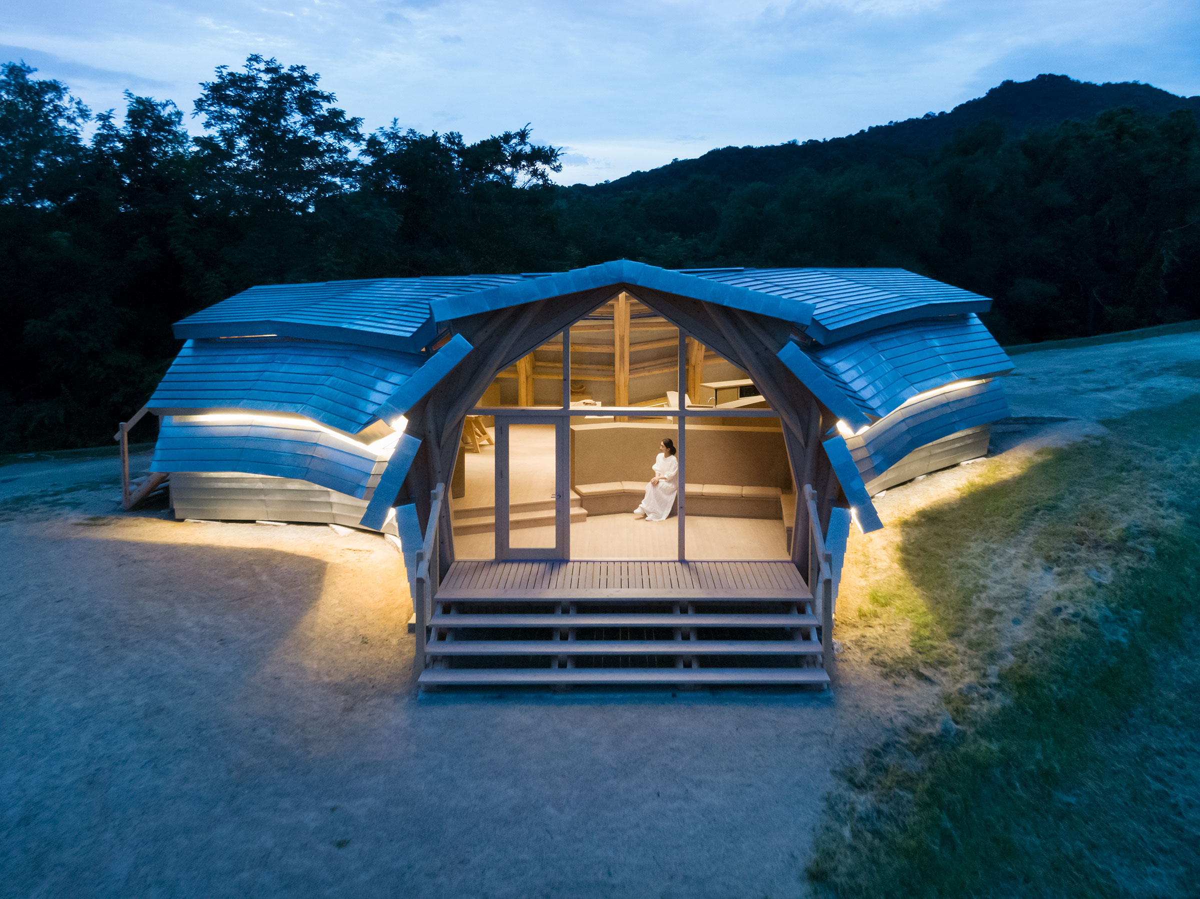 VUILDによる、香川の「小豆島 The GATE LOUNGE」。オリーヴを用いた