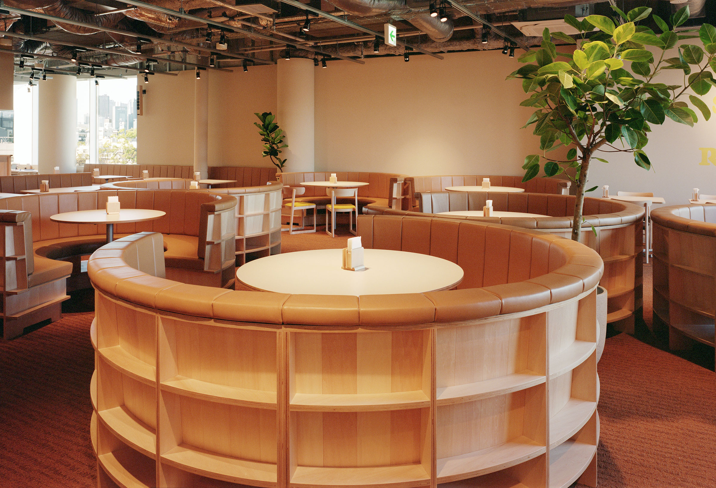 Système de Restaurant 現代レストラン体系 長坂常 / スキーマ建築計画による、東京・渋谷区の飲食店「FAMiRES