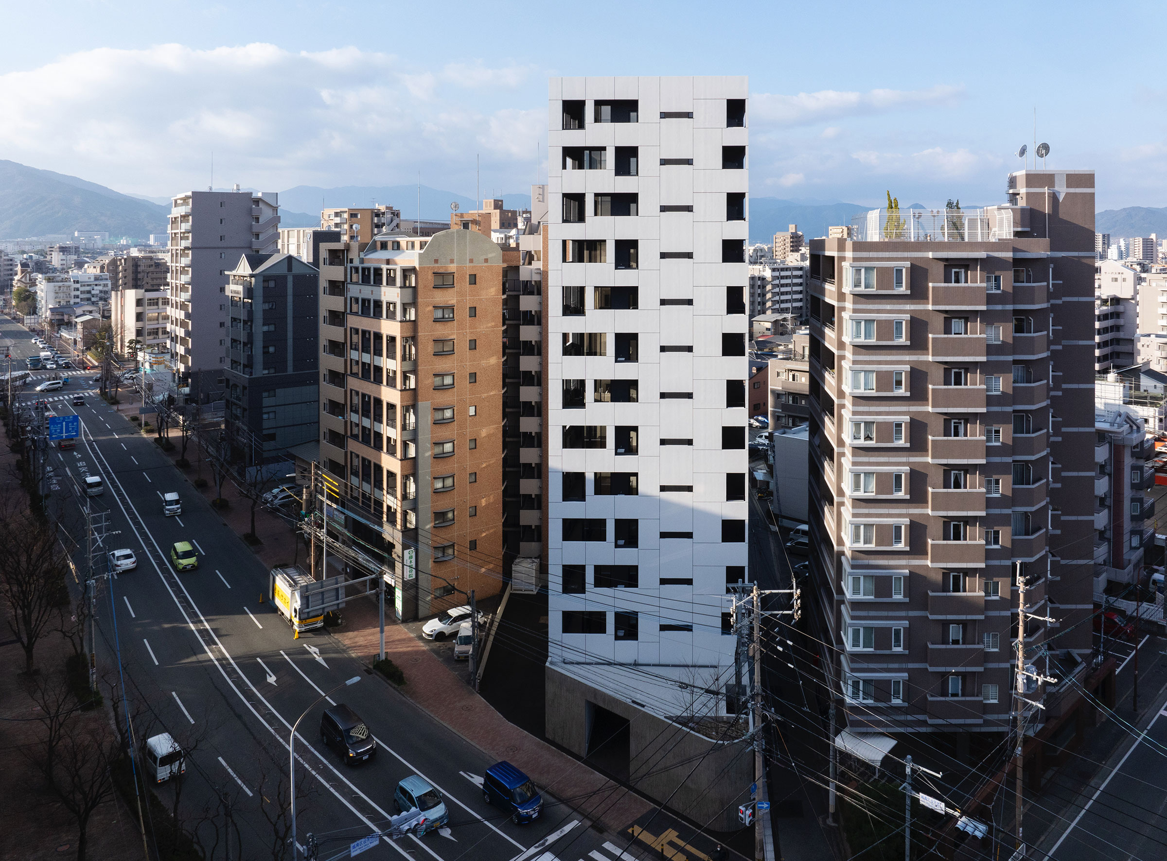 ゆうじ様製作依頼　中層マンション（シンプル設計） 迫慶一郎 / SAKO建築設計工社による、福岡市の集合住宅「福岡