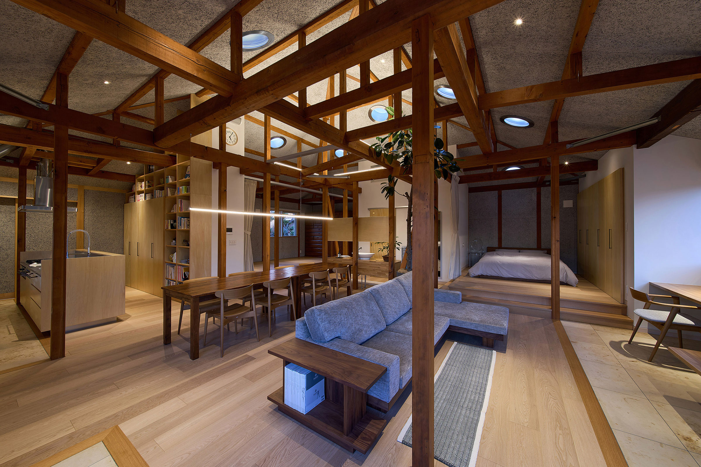 安藤祐介建築空間研究所による、愛媛・西条市の「異郷人の家