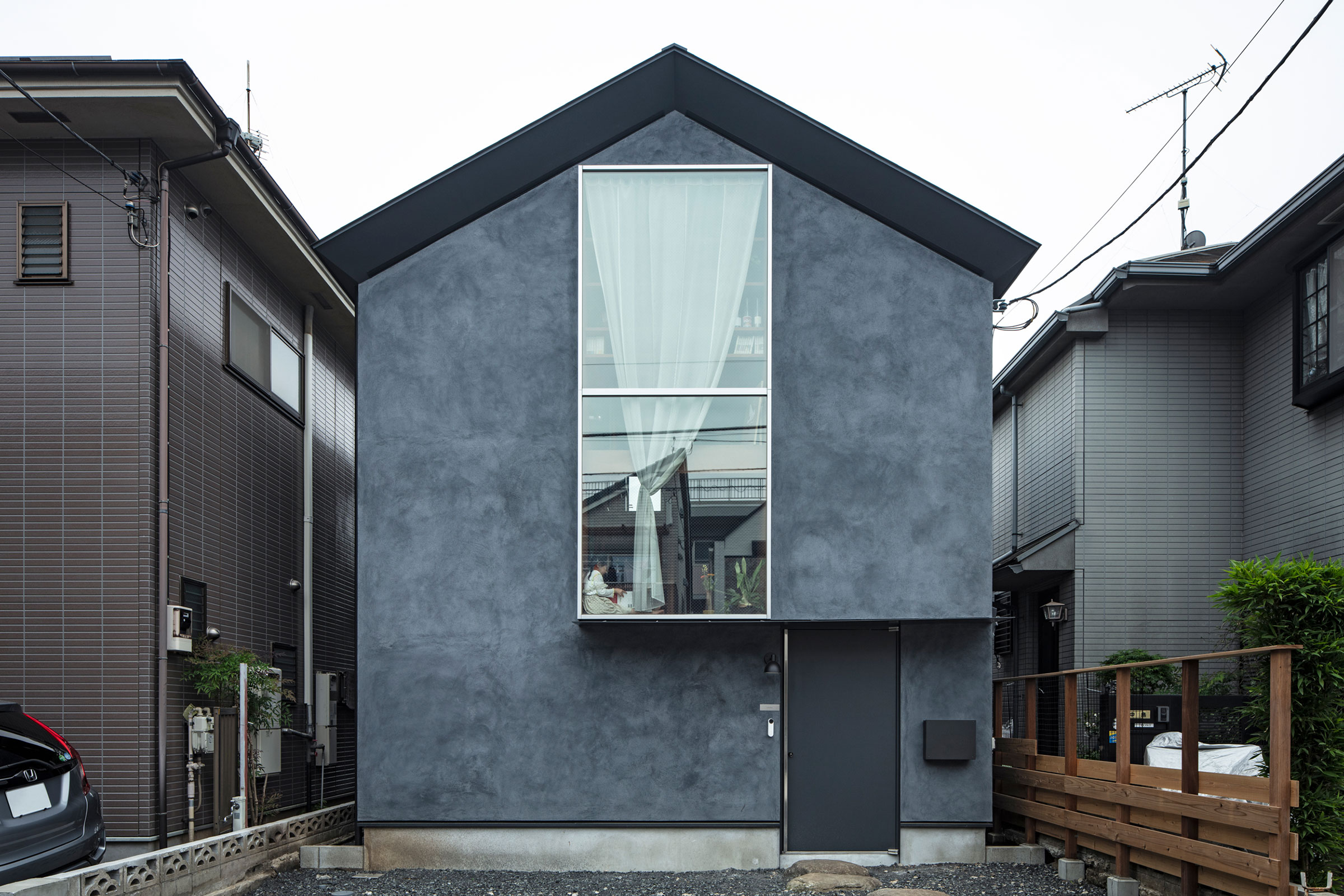 浜田晶則建築設計事務所による、東京・世田谷区の「民家A」。現代の