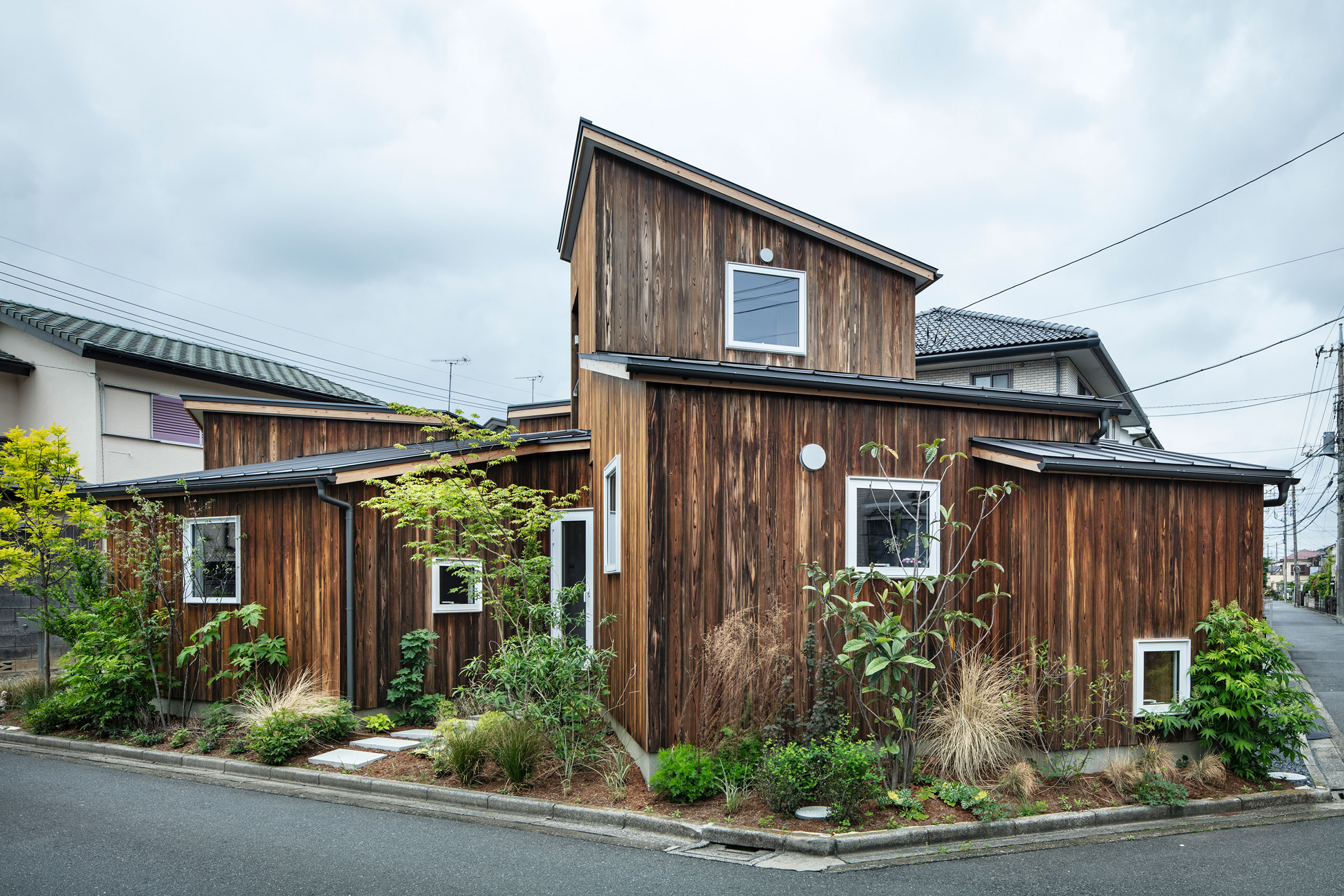 吉田裕一建築設計事務所による、埼玉・川口市の住宅「東浦和の安居