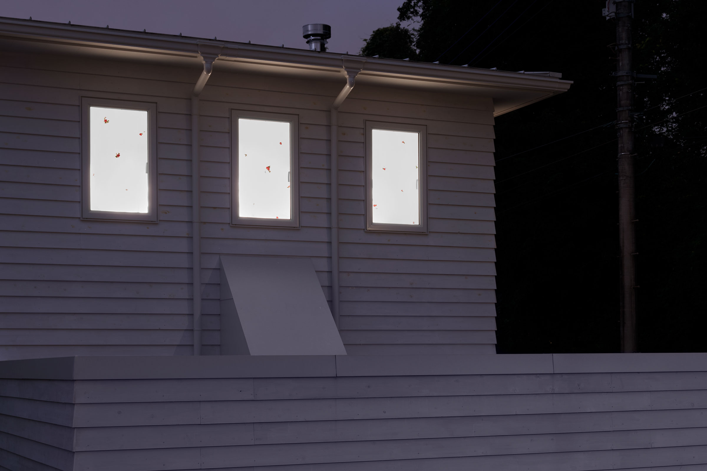 湯浅良介による、埼玉・狭山市の住宅「LIGHTS」。ウルフの描く“灯台”を 