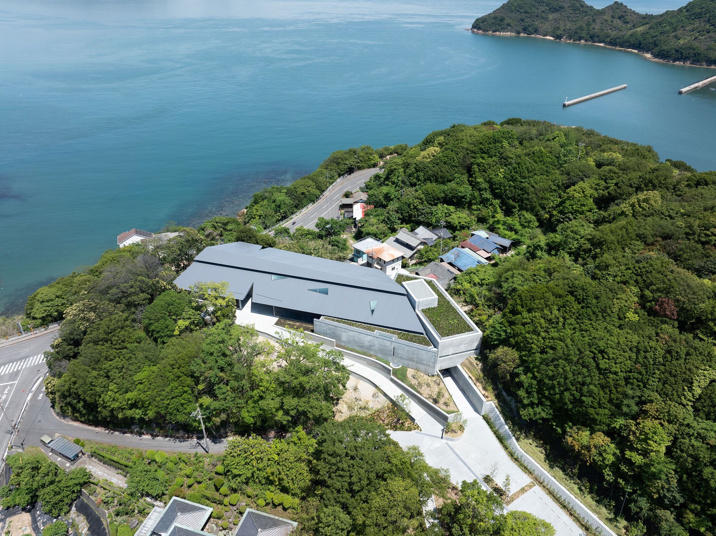 ニュース】安藤忠雄による、香川の「直島新美術館」が、明日開館